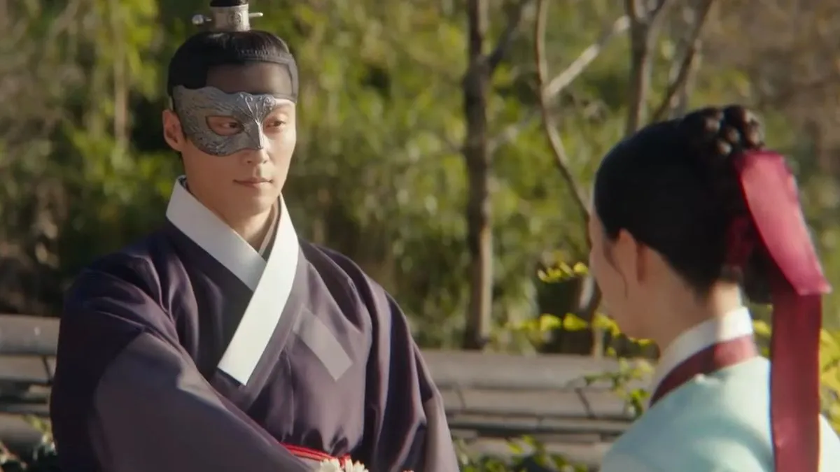 Da Shim and Hyeon first meet in My Royal Nemesis