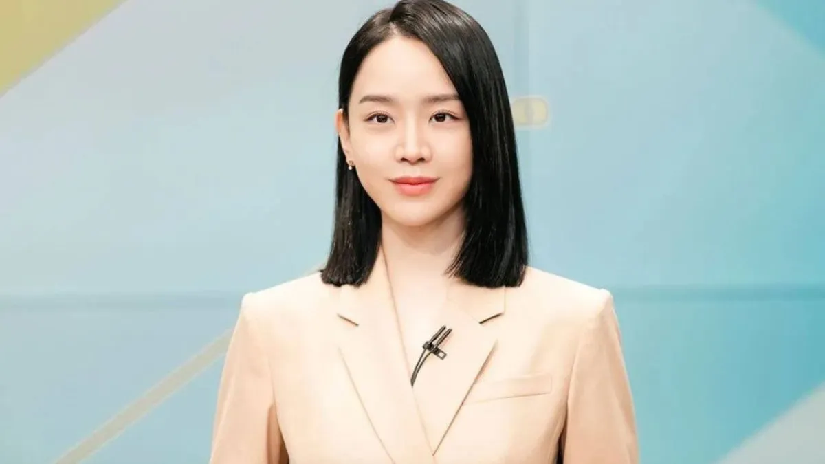 Yun Ho, a prime host at a prestigious news broadcast firm