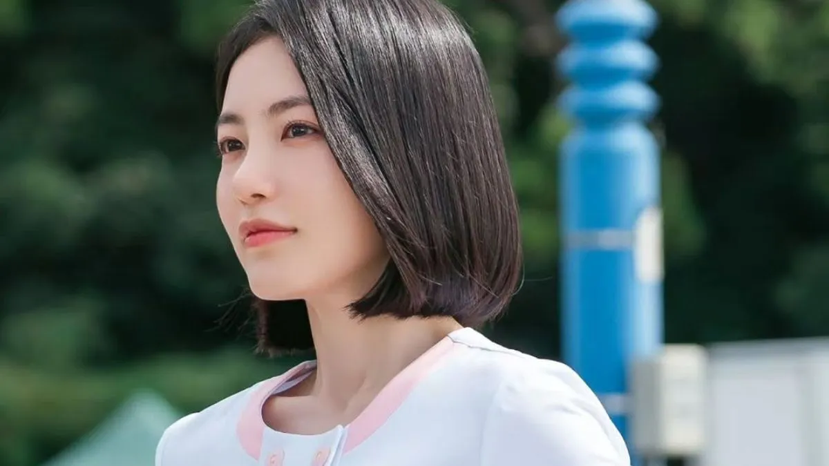 Ha Ji working in the public health department as a nurse