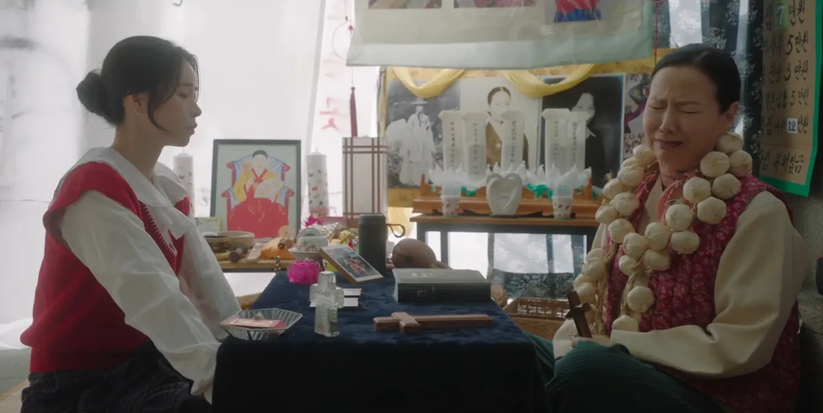 Seo Ri meets the shaman