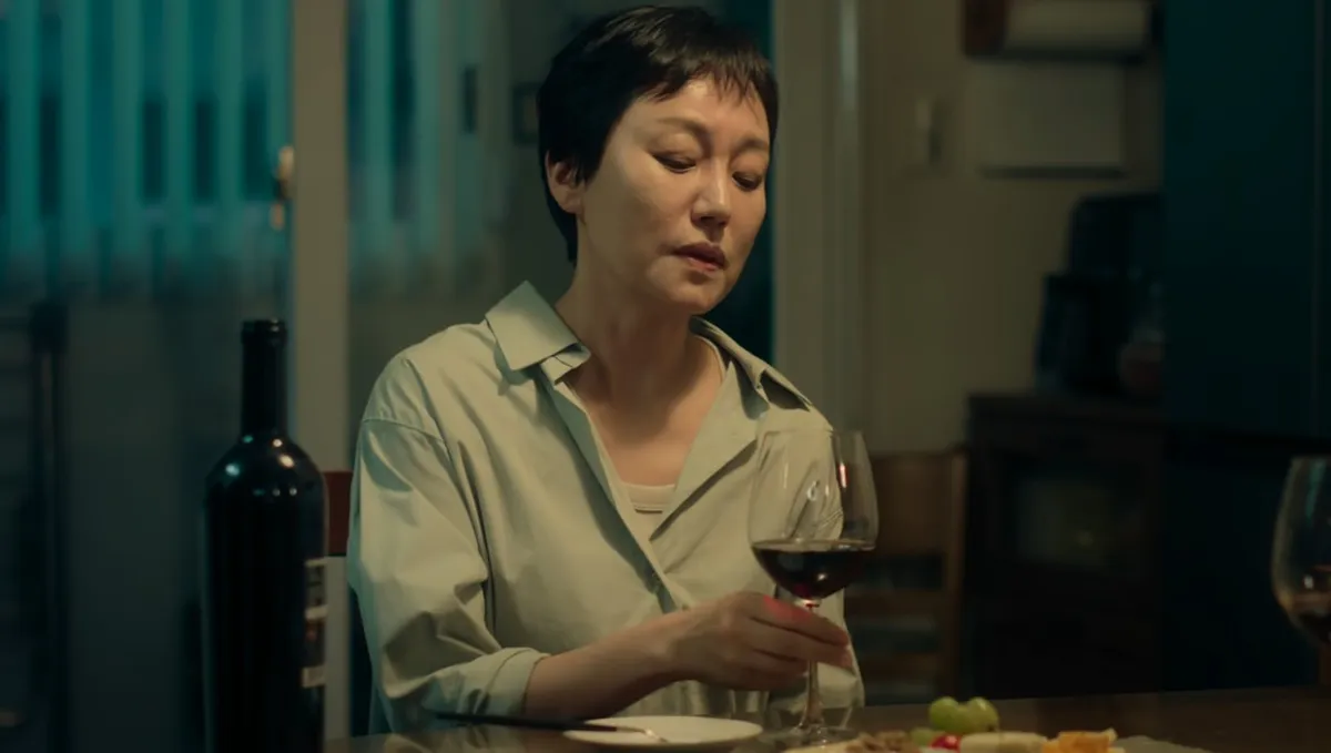 Mun Oh's wife knowing about her husband's obsession