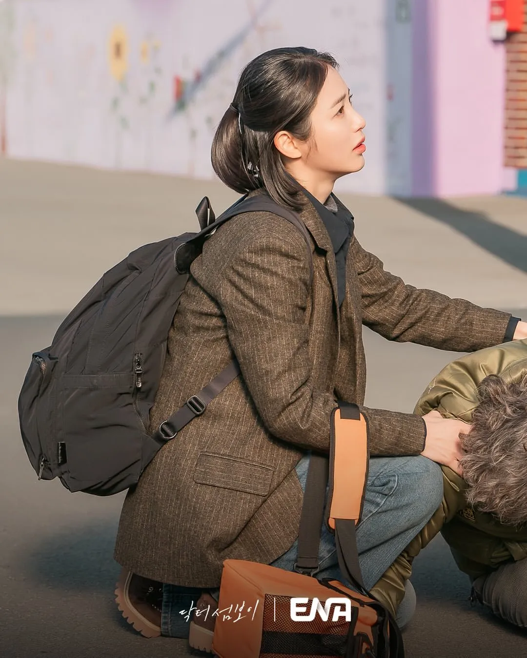 Ha Ri after the illegal medicine is caught by a resident