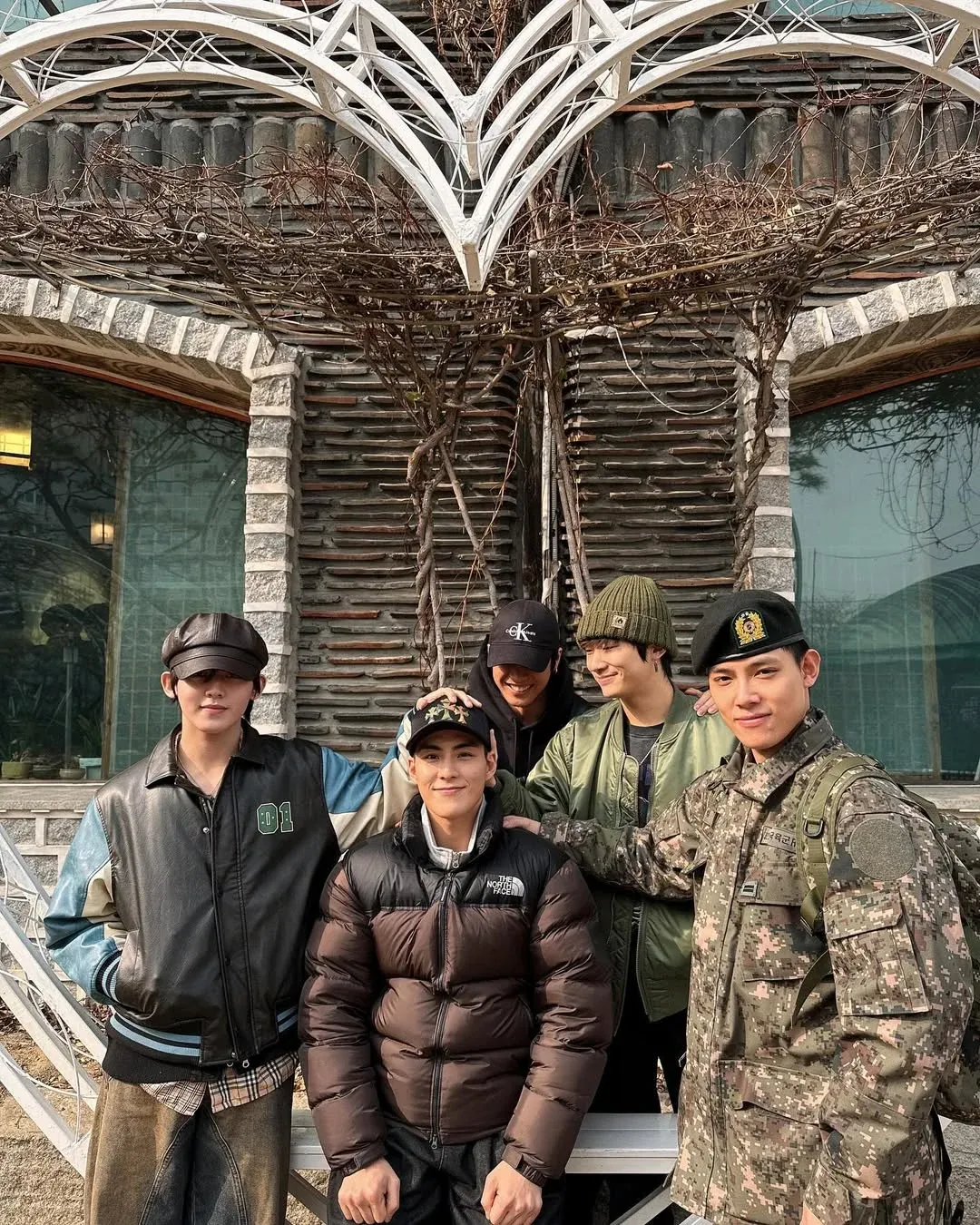 TAN Sunghyuk, OnlyOneOf Rie and Kim Woojin have enlisted in the military today