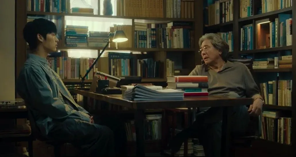 Choi Hyun-wook and Choi Min-sik in a study scene from Notes From the Last Row.