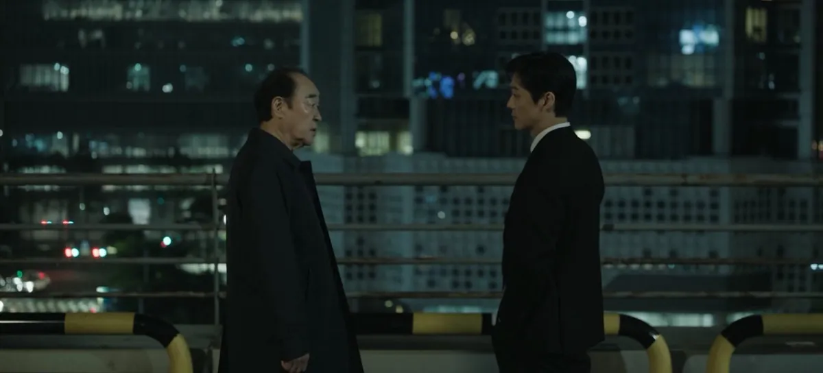 Dr Kang and director on crossroads